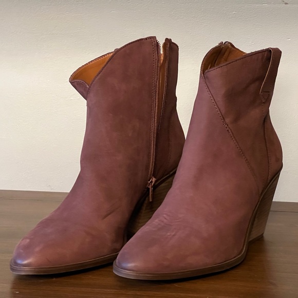 Lucky Loxona Western Ankle Boot - Picture 2 of 11